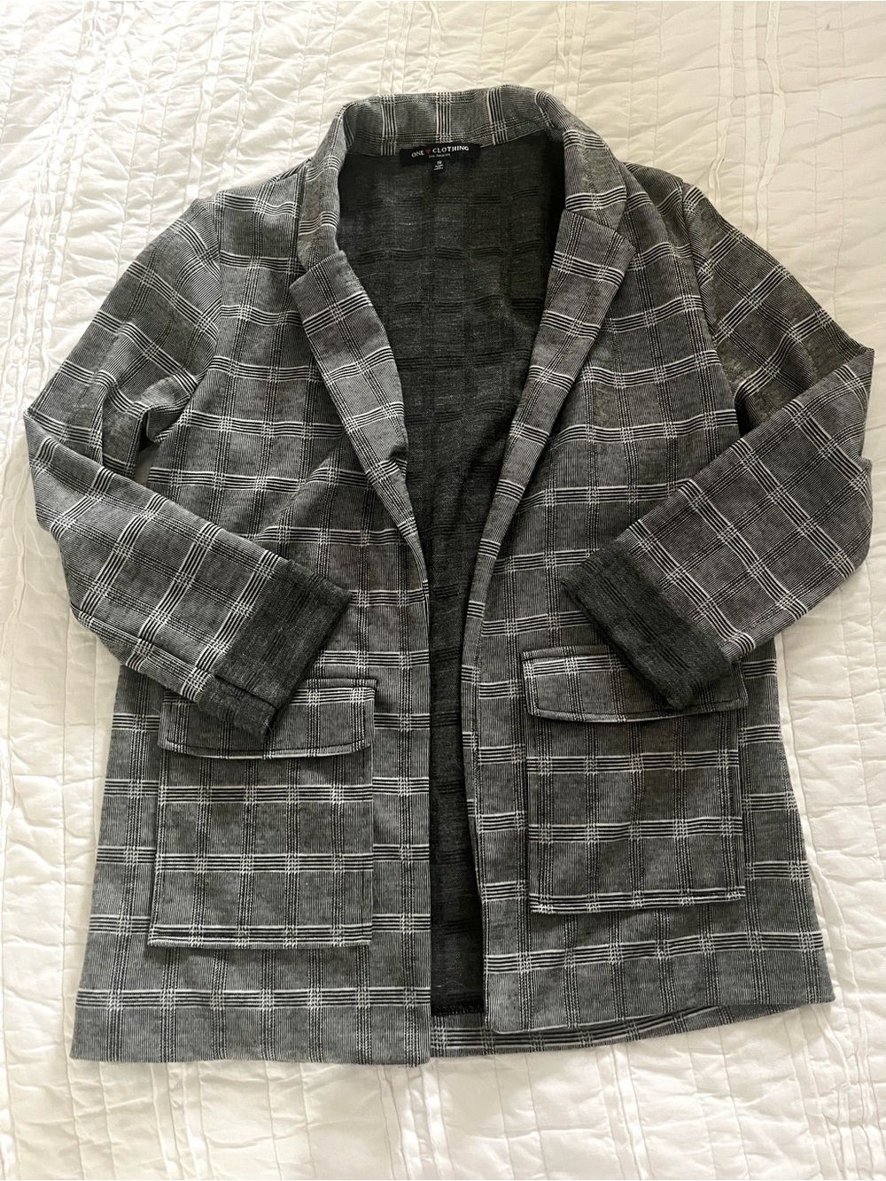 One Clothing Women’s Small Black and White Open Front Blazer